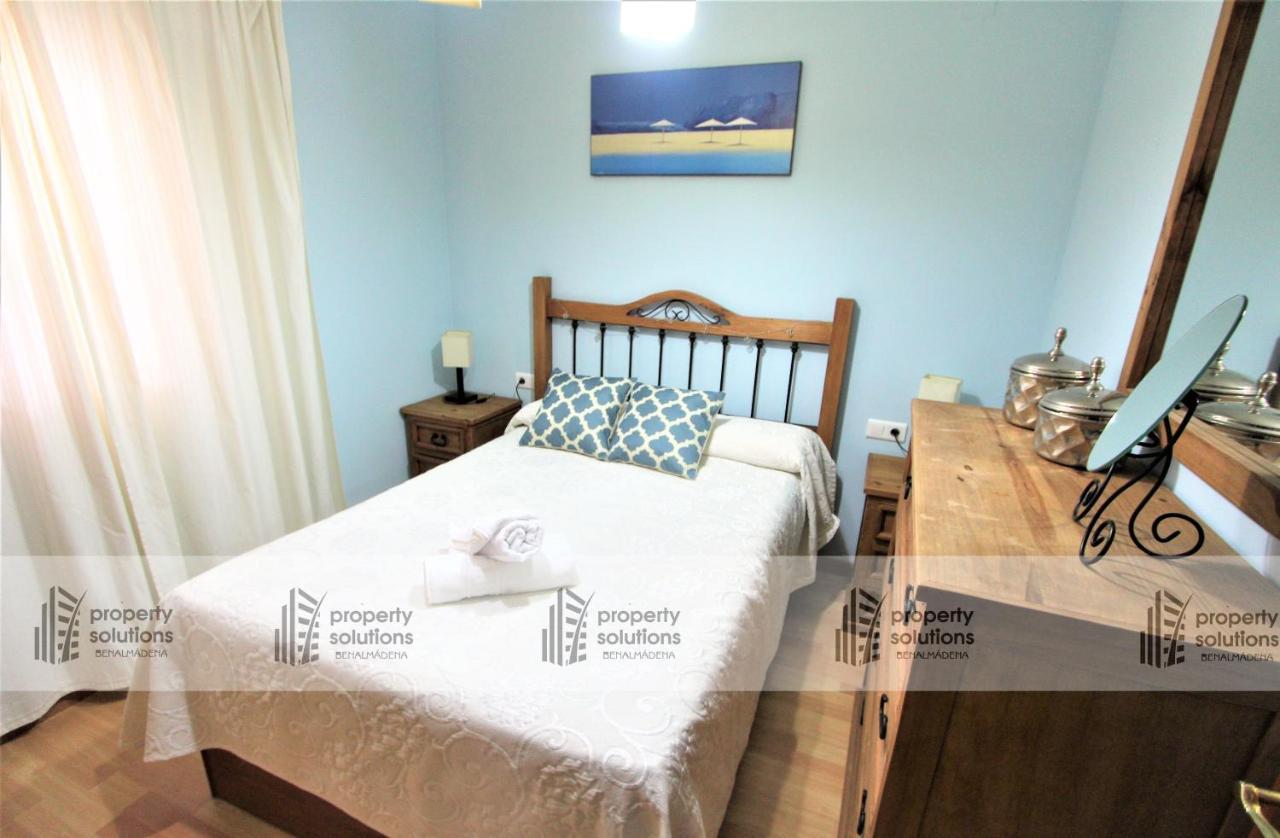 La Carihuela - Apartamento De 3 Dormitorios -A 300Mtrs De La Playa Torremolinos Luaran gambar